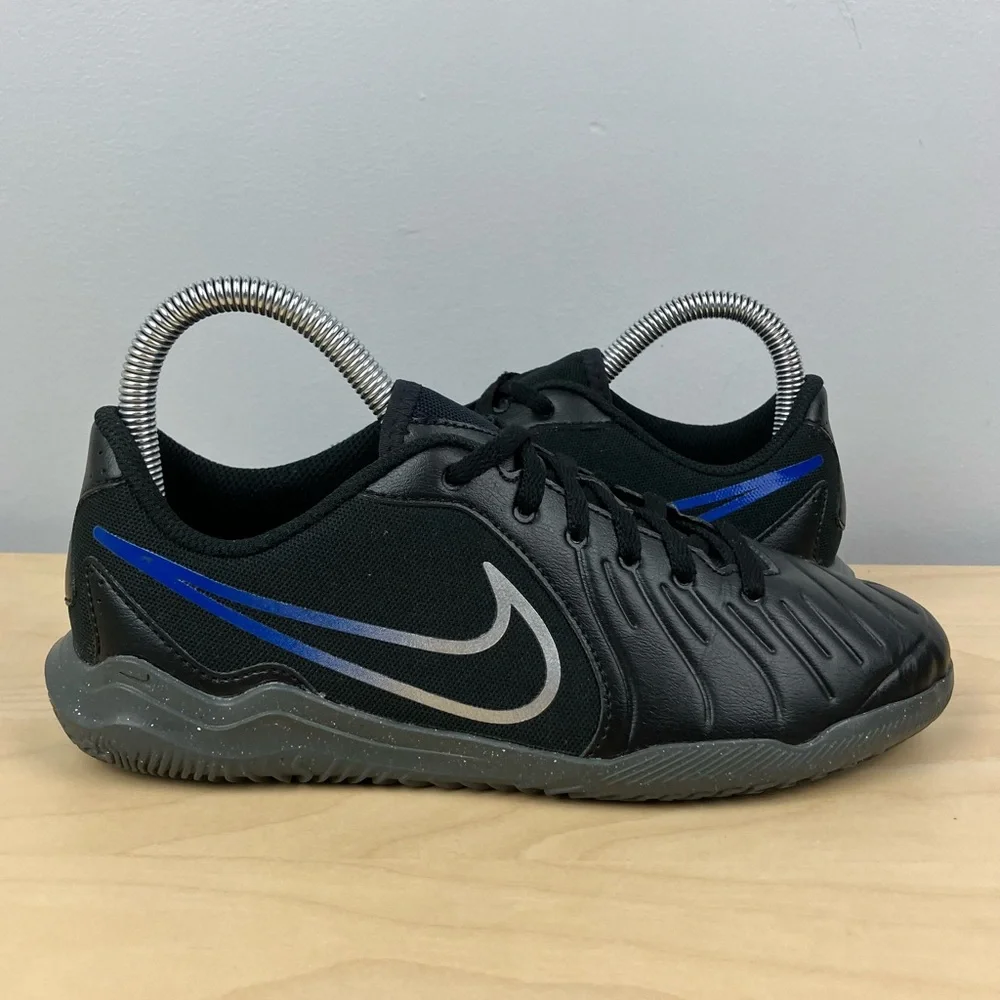 Nike Kids Size 5Y Jr. Tiempo Legend 10 Club Indoor Soccer Shoes Black